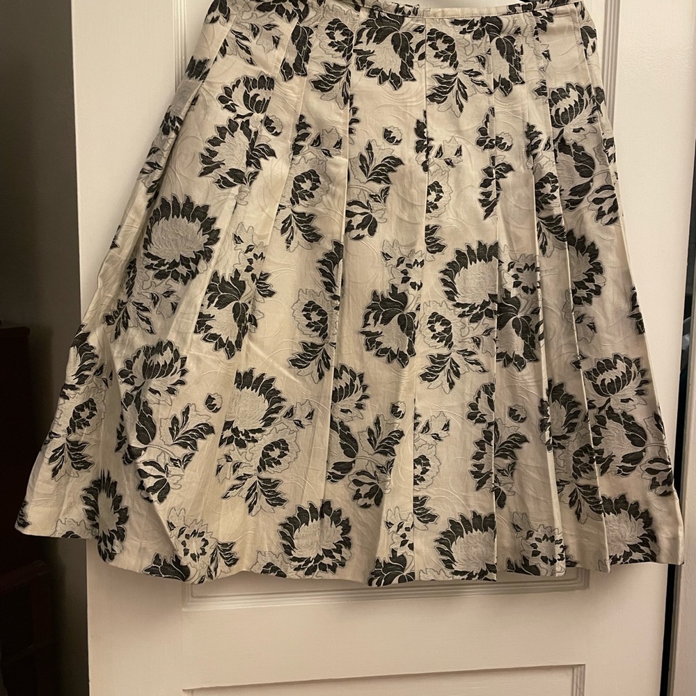 Vintage Ann Taylor Cream and Black A-Line Skirt with Pleats